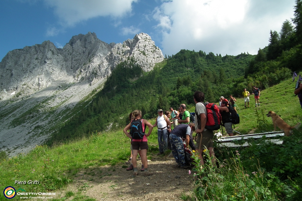 115 sostiamo alla Malga Alta di Voia.JPG